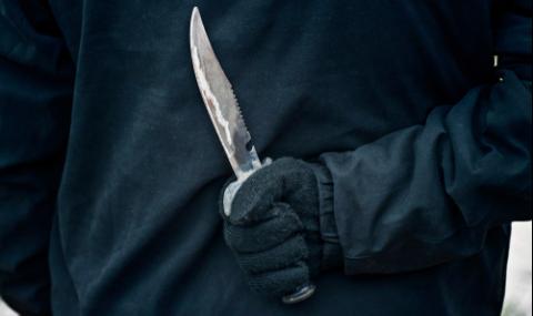 Психичноболен нападна с нож продавачка в Бургас, задигна 2 бона - 1