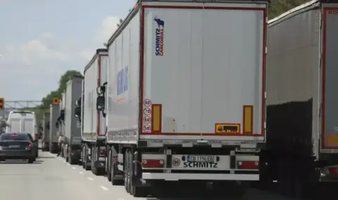 Интензивен трафик за камиони на някои от граничните пунктове с Румъния и Сърбия  - 1