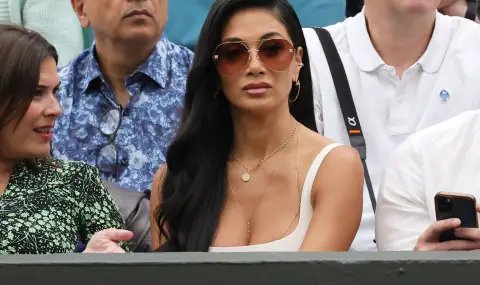 Никол Шерцингер подлуди света с ВИДЕО по оскъден бял бански, токчета и мартини върху скала - 1