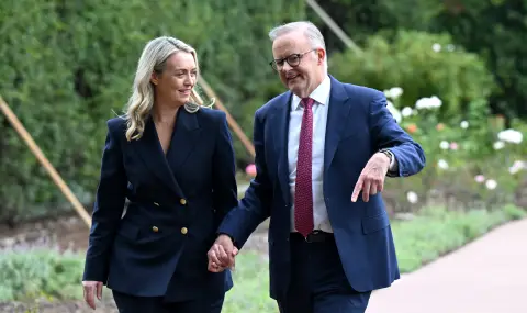 Премиерът на Австралия Антъни Албанезе обяви годежа си с романтично селфи (СНИМКИ) - 1