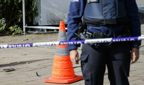 Въоръжен намушка двама полицаи в Брюксел - 1