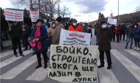 Жители на „Кокаляне“ и „Панчарево“ блокираха пътя към Самоков - 1