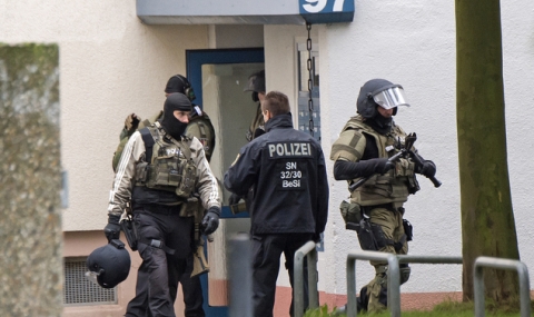 Германската полиция разпитва сириец за връзки с издирвания терорист - 1