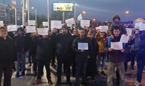 Бунт в Мусагеница: Трети ден хората блокират кръстовище в София заради презастрояването на района - 1