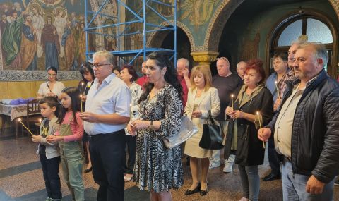 С молебен в храма Св. Георги започна кампанията си Ангел Папазов (ВИДЕО) - 1
