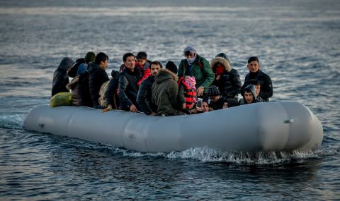 Турция е спряла мигранти, опитали да преминат в България с надуваема лодка - 1