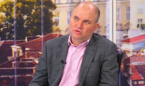 Владислав Панев: В ДНK-то ни е зaлeгнaлo, че държавата винаги иска да ни излъже  - 1