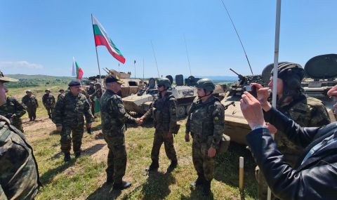 Адм. Емил Ефтимов за военната помощ за Украйна: И новият военен министър вече знае с какво разполага армията ни - 1