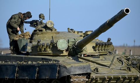 Словакия ще предаде на Украйна още 30 танка Т-72 - 1
