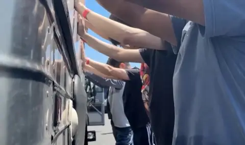 Trump urges foreign companies to comply with US laws  - 1