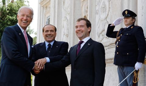 Почина Берлускони - рицарят на изцепките и маймунджилъците - 1