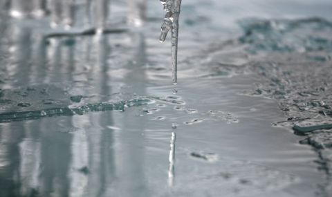 Четири деца пропаднаха в замръзнало езеро във Великобритания, в критично състояние са - 1