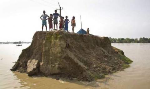 Над 400 жертви на наводненията в Индия - 1