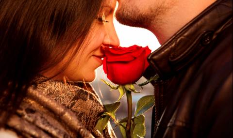 8 жеста, които разтапят жените - 1