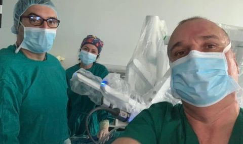 Пловдивски лекар направи пробив в роботизираната хирургия у нас  - 1