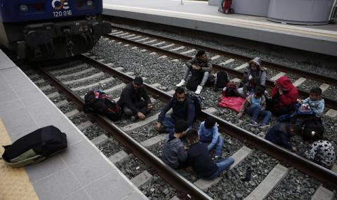 ЕС гледа на Гърция като на паркинг за бежанци - 1