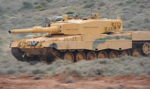 Турция разположи танкове на границата - 1