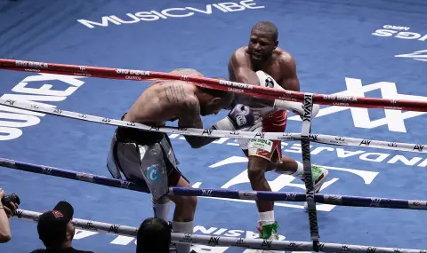 Floyd Mayweather announces his return to professional boxing - 1