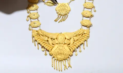 Gold price hits all-time high  - 1