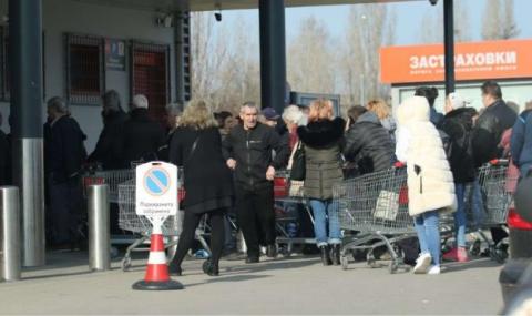 Софиянци нападнаха магазините заради COVID-19 (СНИМКИ) - 1