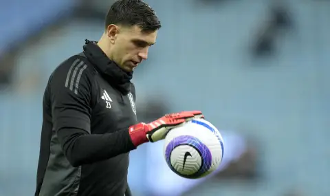 Емилиано Мартинес на прага на трансфер в Манчестър Юнайтед - 1