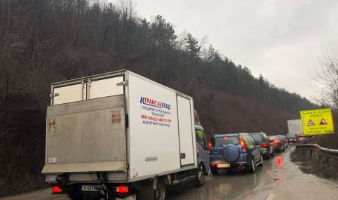 Аварирали камиони затвориха временно Прохода на Републиката - 1