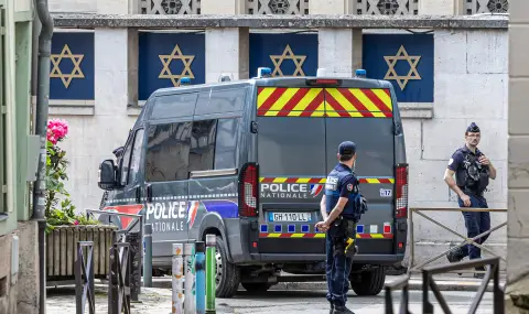 Френската полиция застреля въоръжен мъж, който подпали синагога - 1