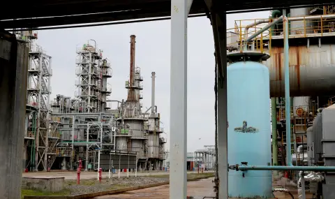 Китайските рафинерии търсят заместители на венецуелския петрол след спирането на доставките - 1