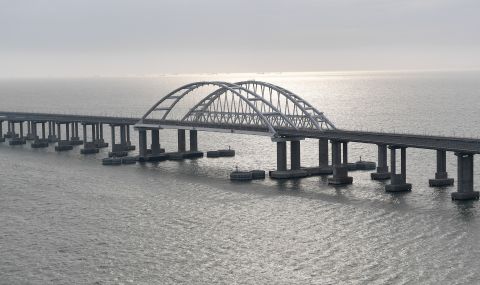 Кримският мост ще бъде напълно разрушен, когато украинската армия достигне Азовско море - 1