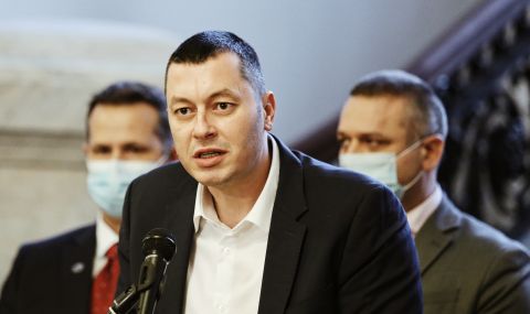 Стефан Бурджев: Радев и Йотова са настървени срещу управлението - 1