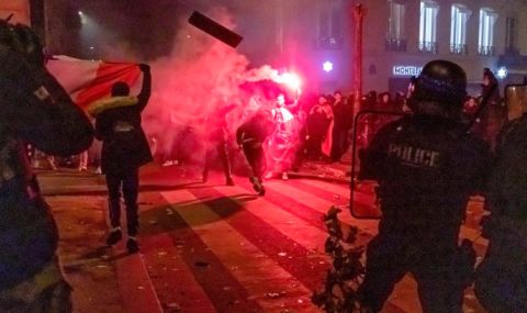 Появиха се шокиращи видеокадри от бунтовете на марокански фенове във Франция - 1