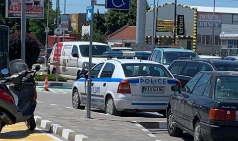 Полицаи масово спират на инвалидни места в Пазарджик - 1