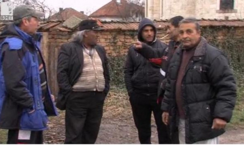 Ромска фамилия всява страх в село Чомаковци - 1
