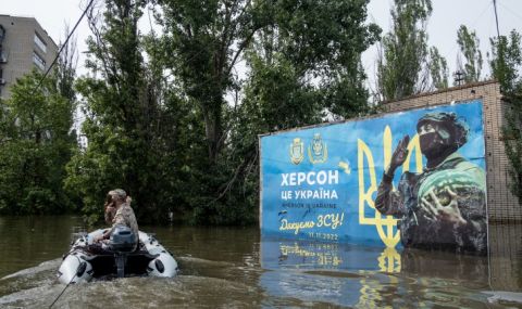 Спада водата в наводнените райони в Херсонска област - 1