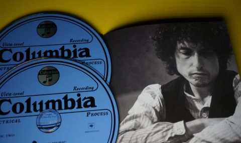 Съдят Боб Дилън за секс с дрогирана 12-годишна - 1