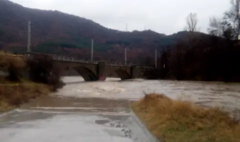 Дъждовете вдигнаха рязко нивото на язовир "Студена" - 1