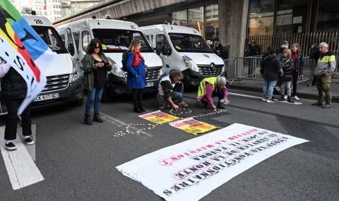 Над 1000 полицаи и пожарникари ранени за две седмици на протести - 1