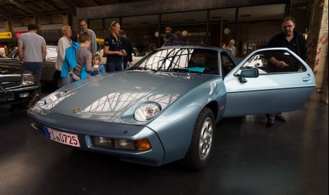 Марко ван Бастен продава своето Porsche 928 GT за прекалено скромна сума - 1