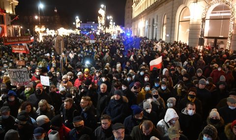 Мащабно шествие в Полша заради спорен медиен закон - 1