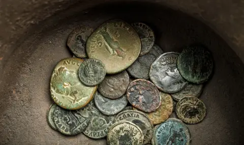 Семейство откри съкровище от 17-ти век при ремонт на кухнята - 1