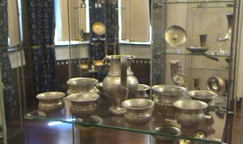 Мира Радева видяла бронирани пердета в офиса на Божков - 1