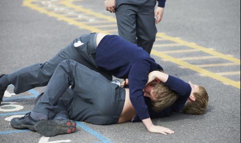 Ученици се сбиха на шега, единият остана без далак - 1