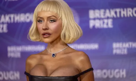 Кристина Агилера се показа чисто гола във ваната (СНИМКА) - 1