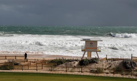 Цялото западно крайбрежие на Австралия бедства заради страшна буря - 1