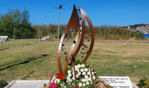 Унищожиха паметника на загиналите българи с кораба "Илинден" - 1