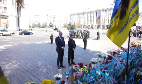 Merz and Zelensky honor fallen Ukrainian soldiers - 1