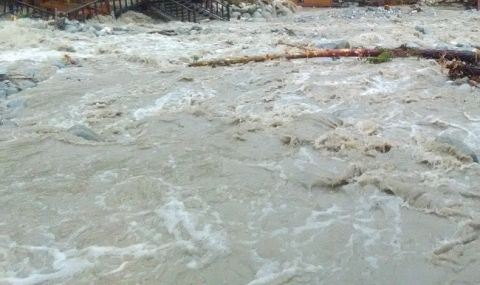 Пътят Враца-Ботевград е наводнен - 1