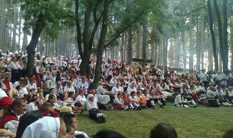 Български носии отново на фестивал в Жеравна - 1