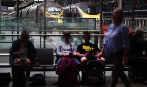 Трафикът на високоскоростните влакове във Франция бавно се нормализира