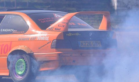 Арестуваха 61-годишен шофьор след опасен дрифт по улиците на Хисаря - 1